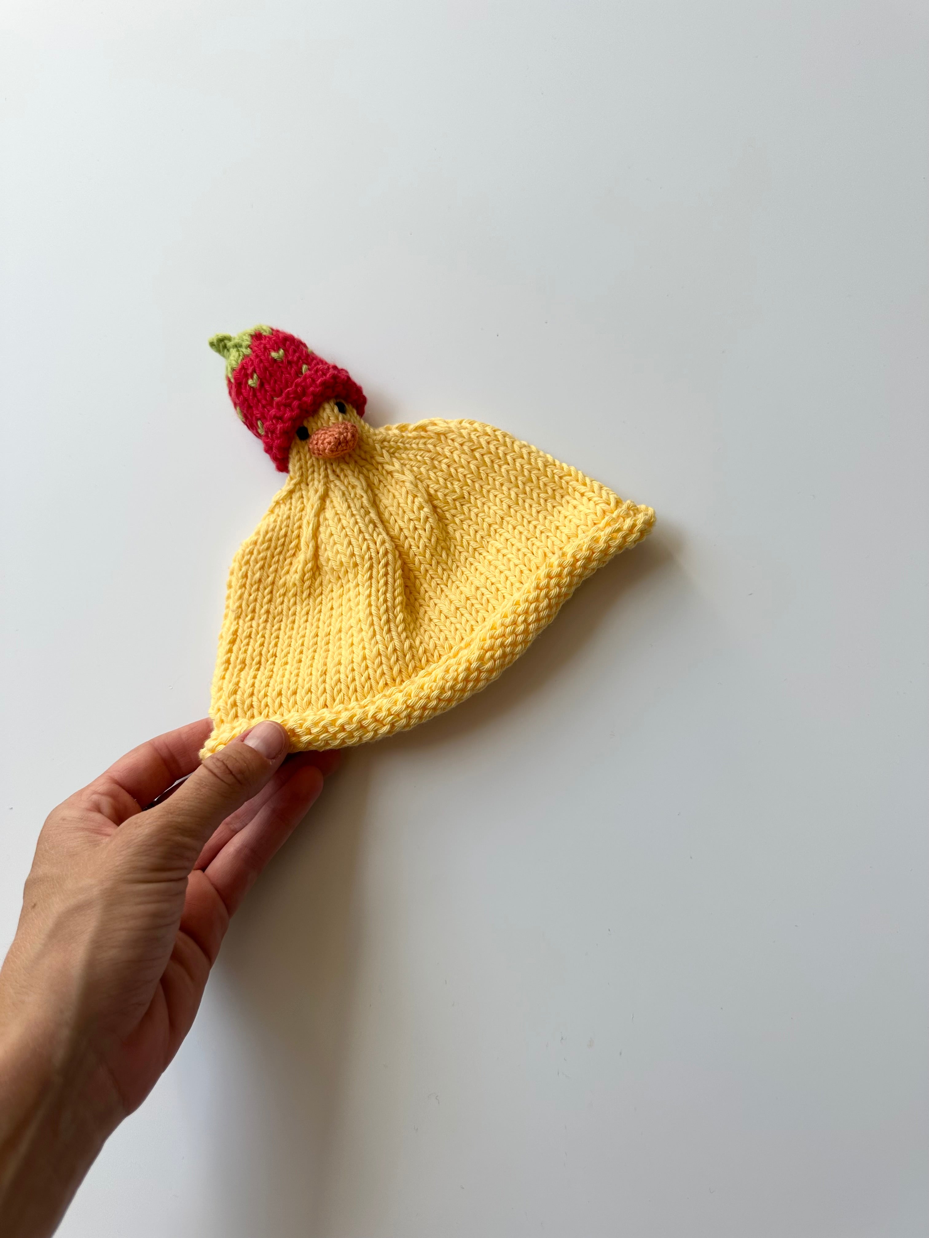 Hand Knitted Bird Hat 0-3 Months